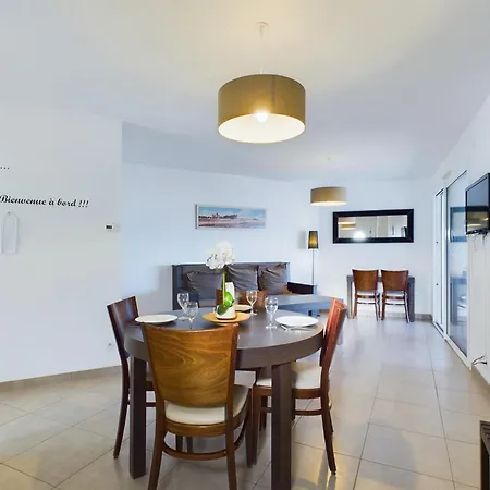 Apartment A 50m De La Plage, Pour 6, Vue